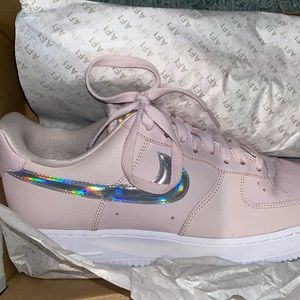 NIKE AIR FORCE 1 PINK IRIDESCENT💕